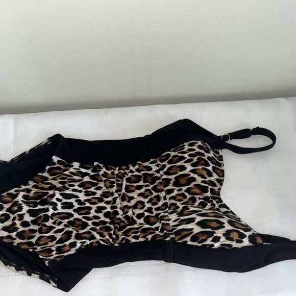 Tommy Bahama Island Cays Leopard Square-Neck One-Piece Swimsuit Size 8 - Picture 2 of 4